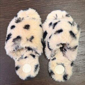 Anthropologie Fuzzy Leopard Print Slippers